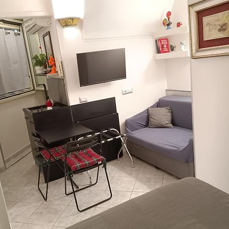 La Residenza Napoli Short Let Monolocale Standard Via Chiaia 82 Napoli Apartment Bagian luar foto