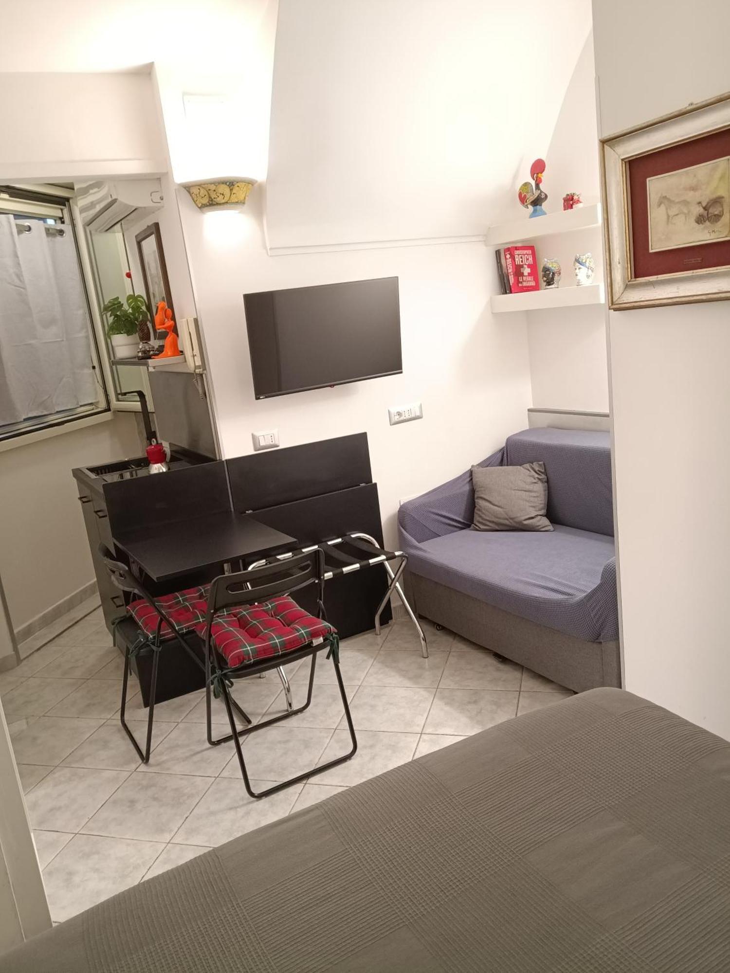 La Residenza Napoli Short Let Monolocale Standard Via Chiaia 82 Napoli Apartment Bagian luar foto