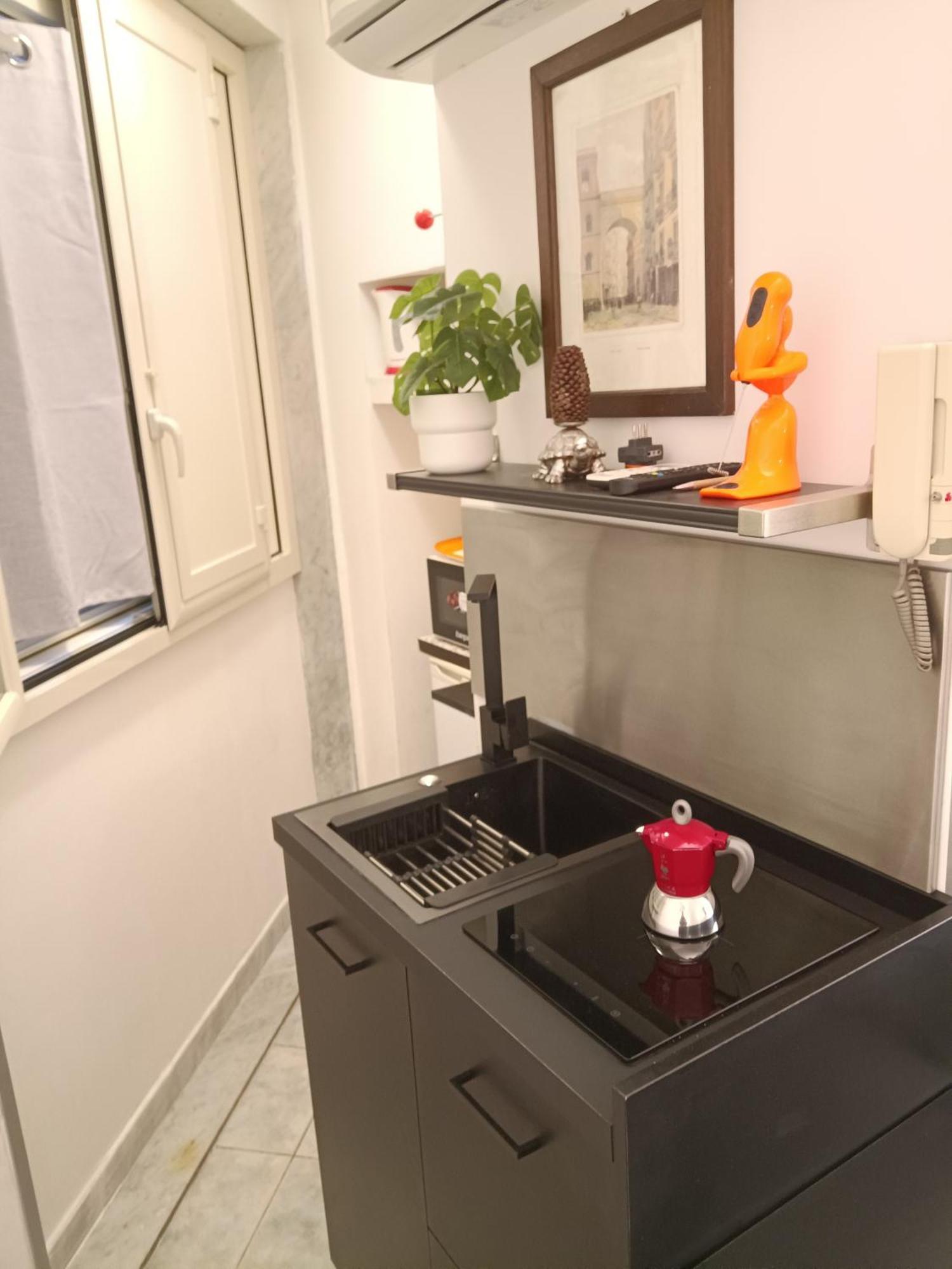 La Residenza Napoli Short Let Monolocale Standard Via Chiaia 82 Napoli Apartment Bagian luar foto