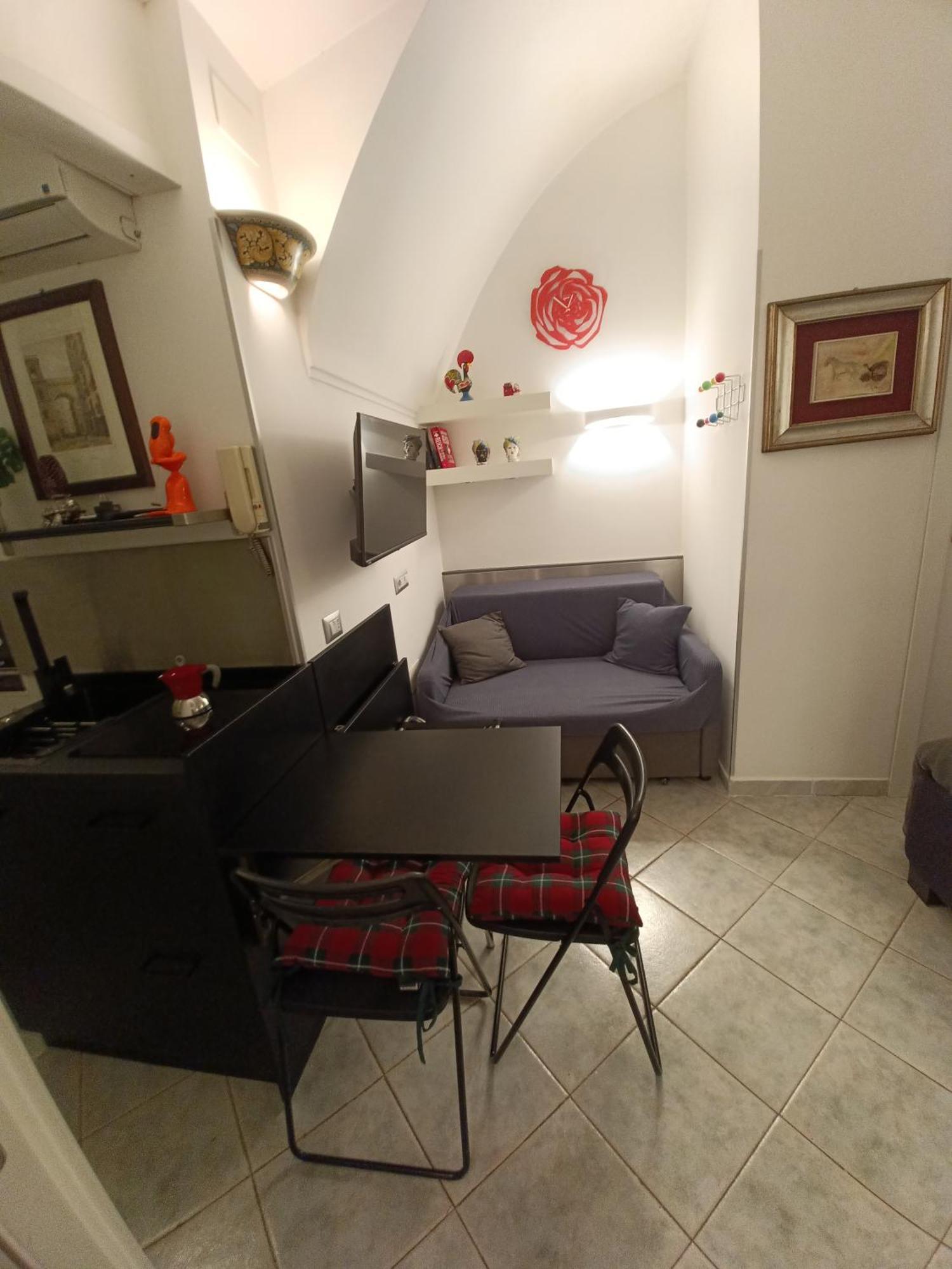 La Residenza Napoli Short Let Monolocale Standard Via Chiaia 82 Napoli Apartment Bagian luar foto
