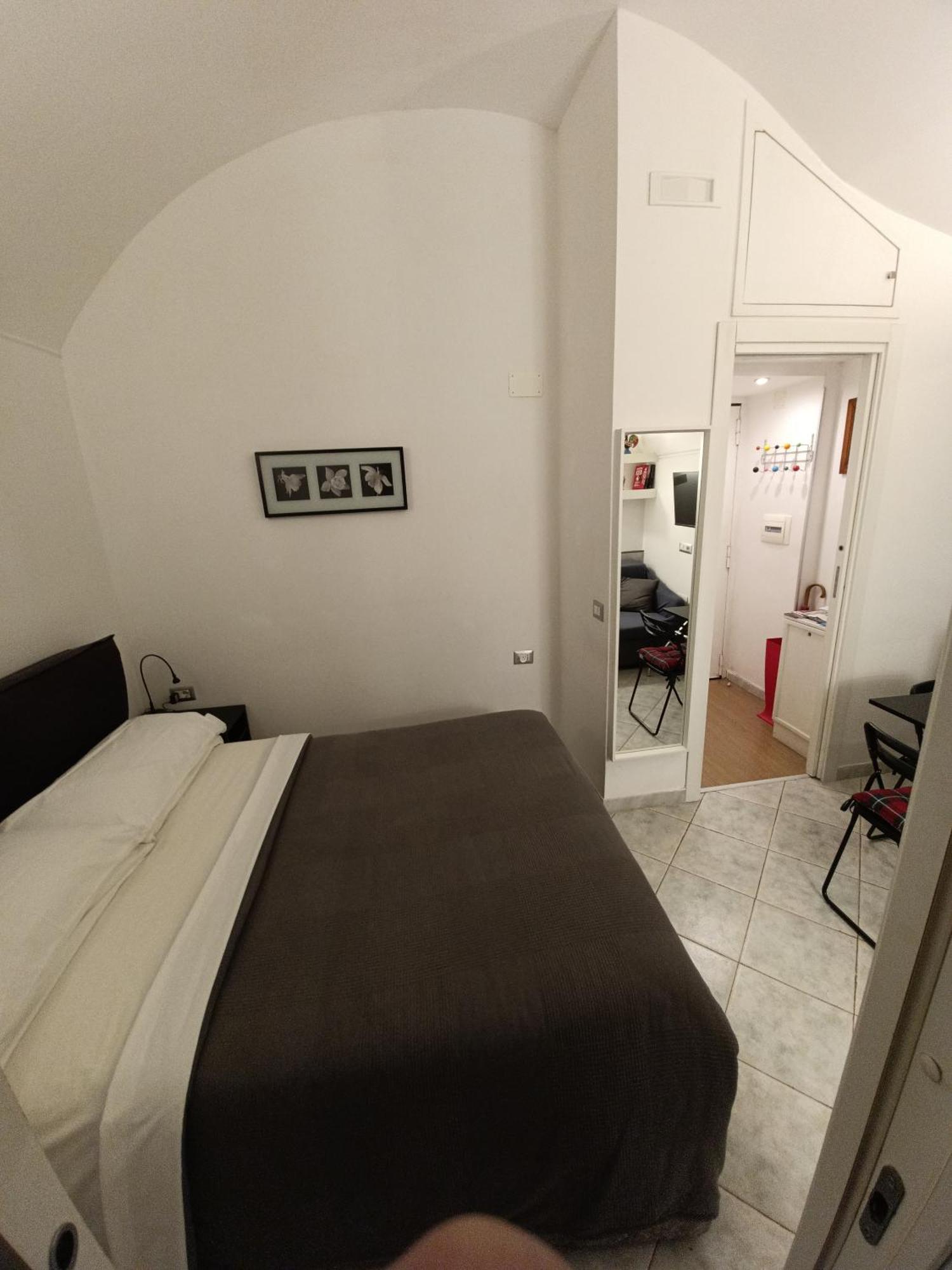 La Residenza Napoli Short Let Monolocale Standard Via Chiaia 82 Napoli Apartment Bagian luar foto