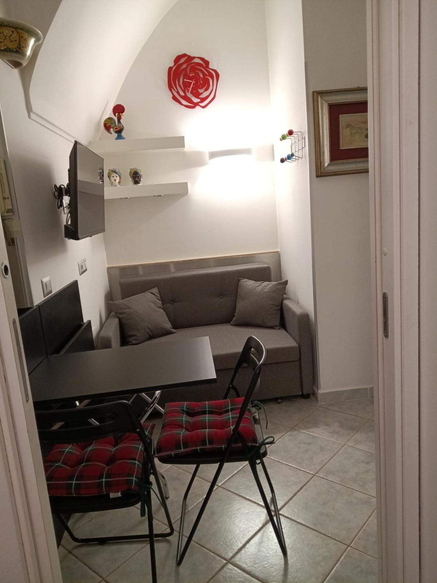 La Residenza Napoli Short Let Monolocale Standard Via Chiaia 82 Napoli Apartment Bagian luar foto